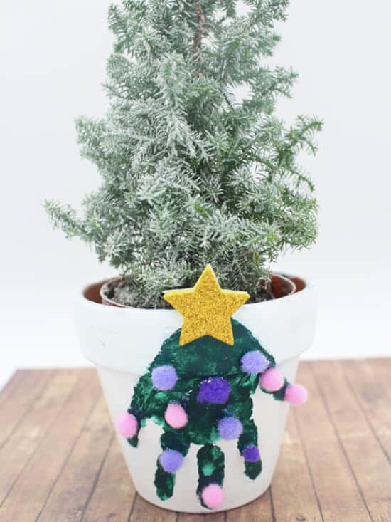 nopin="nopin" Christmas craft clay pots for kids