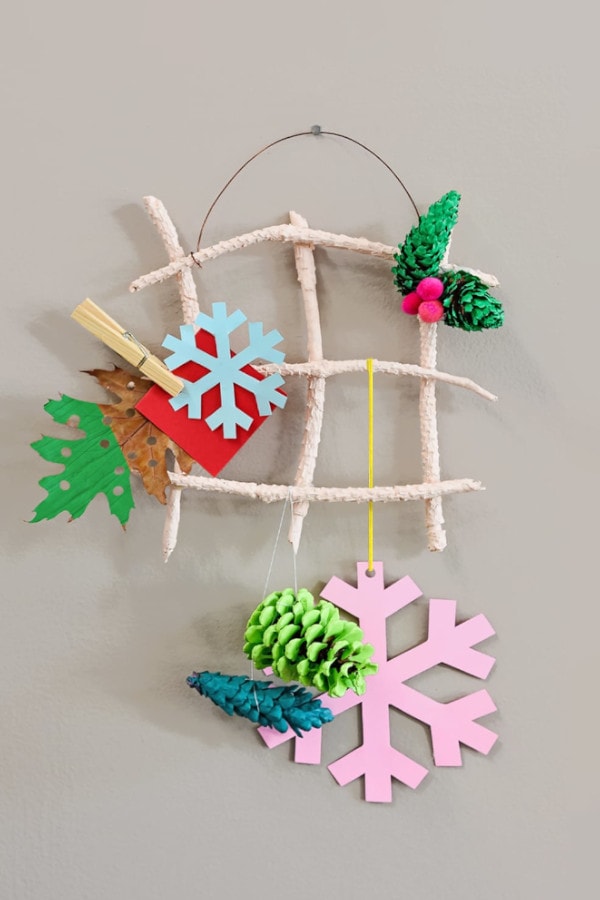 nopin="nopin" holiday card display made using twigs and pinecones