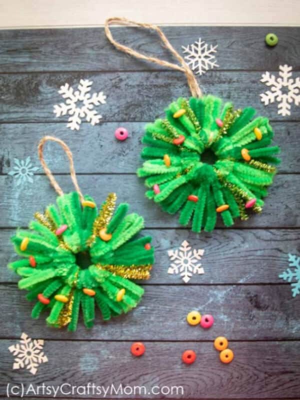 nopin="nopin" Christmas tree wreath ornaments made with pipe cleaner craft
