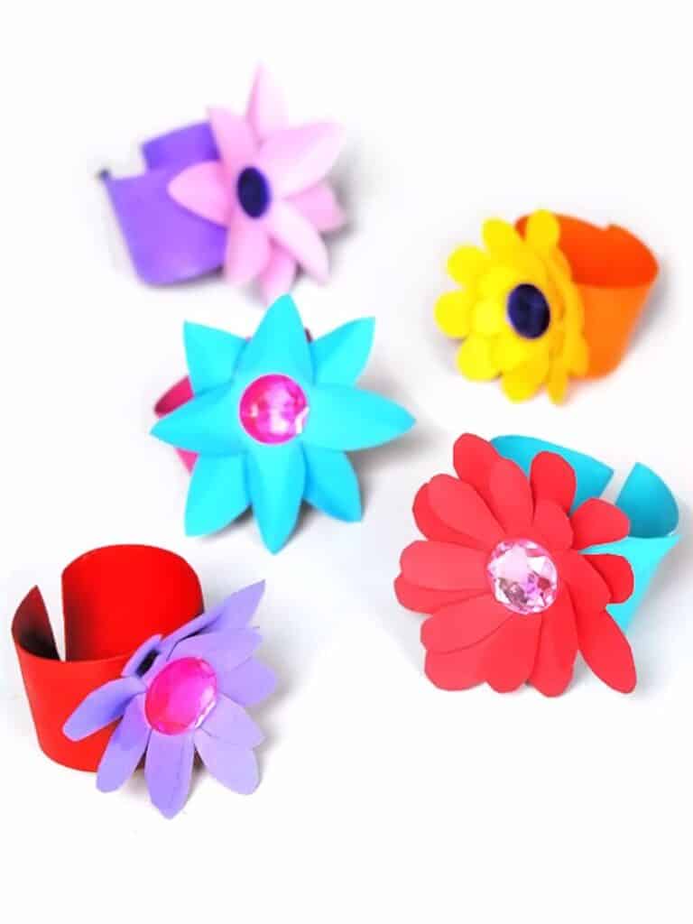 flower bracelets made from toilet paper rolls