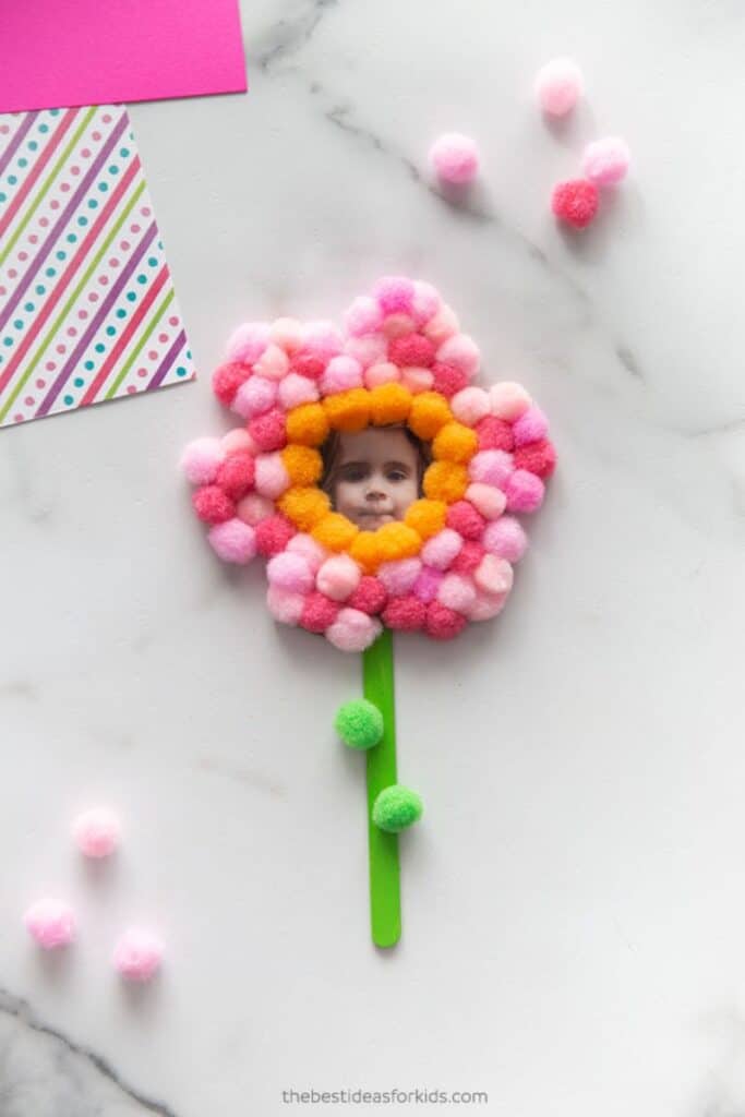 pom pom flower craft with photo in the center